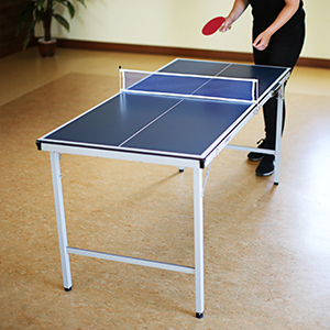 table de ping-pong avec accessoires