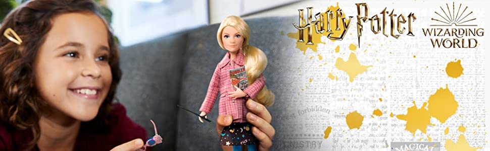 Harry Potter poupée articulée Luna Dragonneau avec un costume en tissu et sa baguette magique