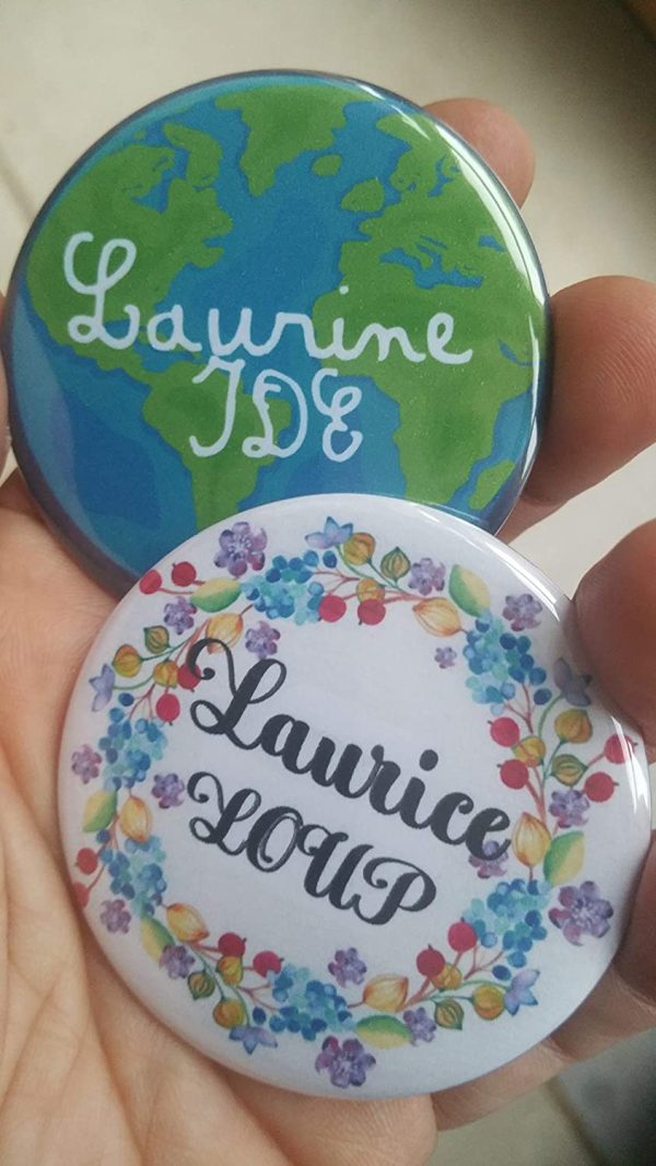 Grand badge/magnet/miroir personnalisé de 56 mm - 24 choix de fond à choisir pour homme/femme/fille ou garçon