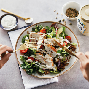 Salade Poulet mayonnaise Préparée avec notre mayonnaise légère Heinz