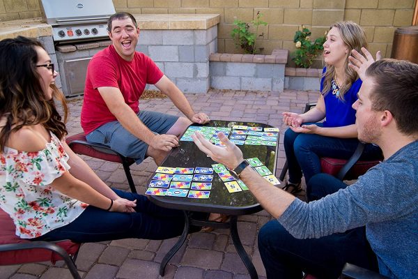 SKYJO, de Magilano - Le tout nouveau jeu de cartes pour les petits et les grands. Un jeu de société idéal pour se divertir et passer des soirées amusantes avec des amis et en famille. – Image 3