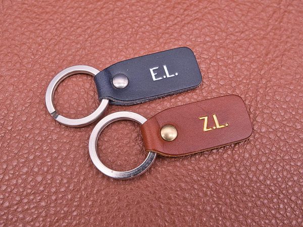 Porte-clés en cuir personnalisé, cadeau parfait avec monogramme fait à la main en France (Noir) – Image 3