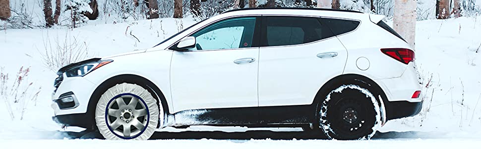 Voiture avec chaînes à neige