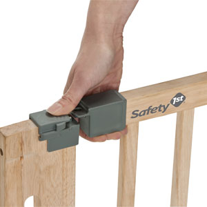 Safety 1st;sécurité domestique;barrières de sécurité;Easy close bois;module3;image 2;facileàutiliser